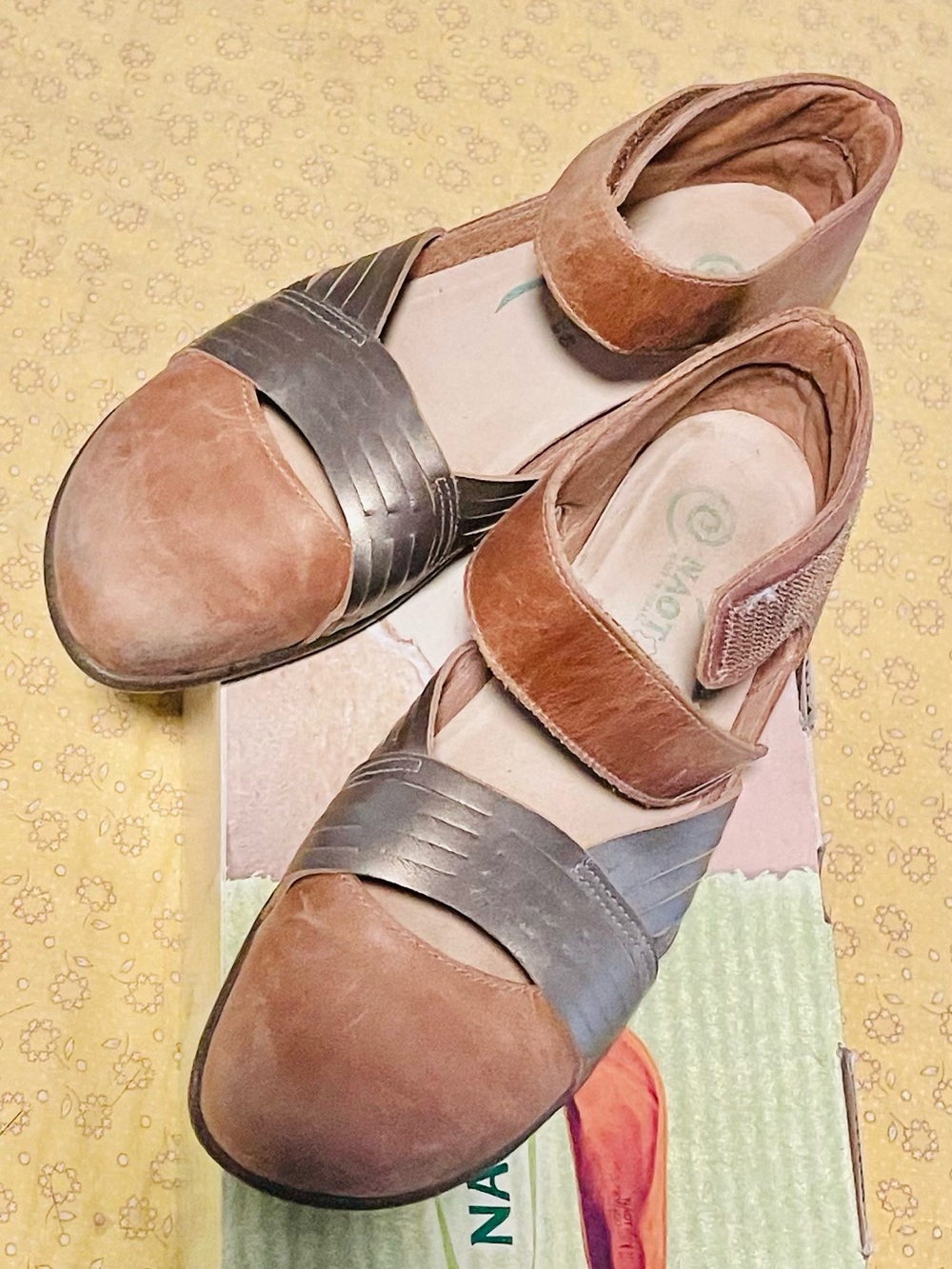 ✨ Naot Tenei Contrast Leather Ankle Strap Flats ~ Pre-loved✨